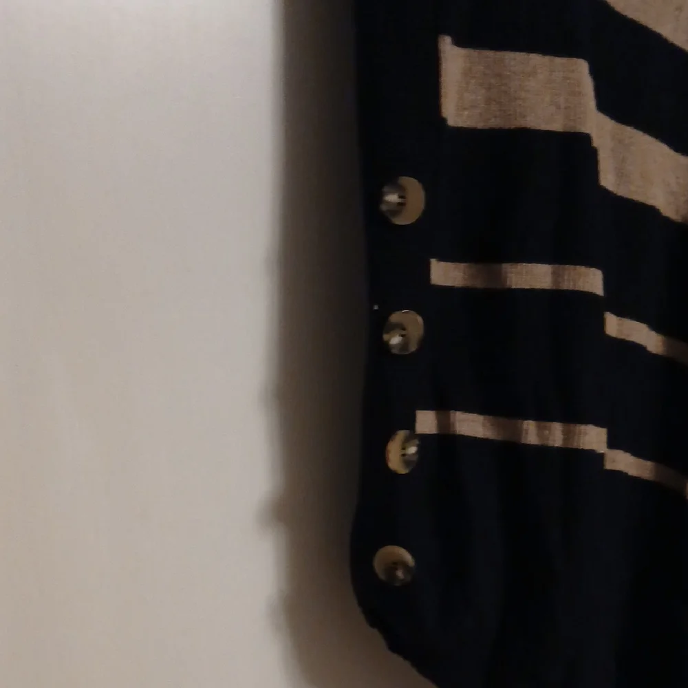 Kathy Ireland Beige and Black Striped Crew Neck Sweater - Picture 3 of 7